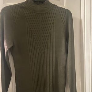 Green Turtle neck